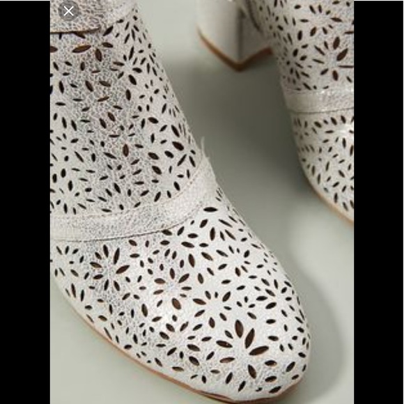 NWT Anthropologie Silent D Pearsy perforated boots - Picture 3 of 6